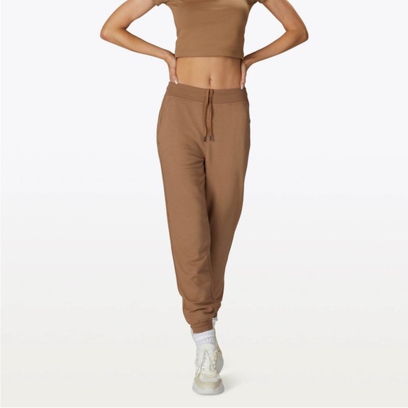 Cuts Clothing Pants - New Cuts Womens Relaxed Sweatpants in saddle size medium